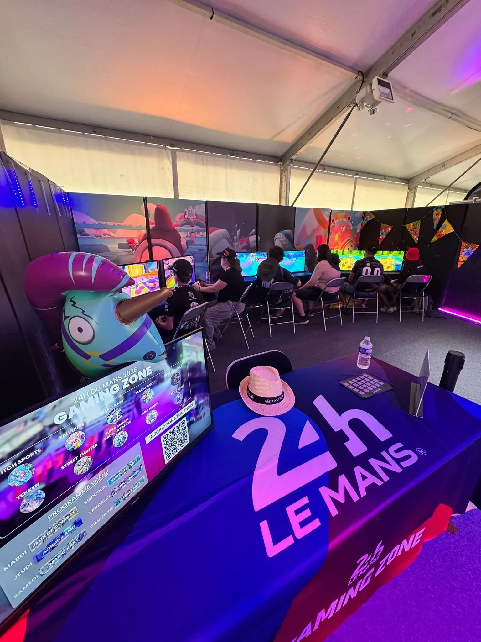 La Zone Gaming éclairée en violet